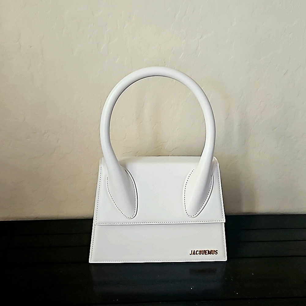 Jacquemus like new white le grande chiquito